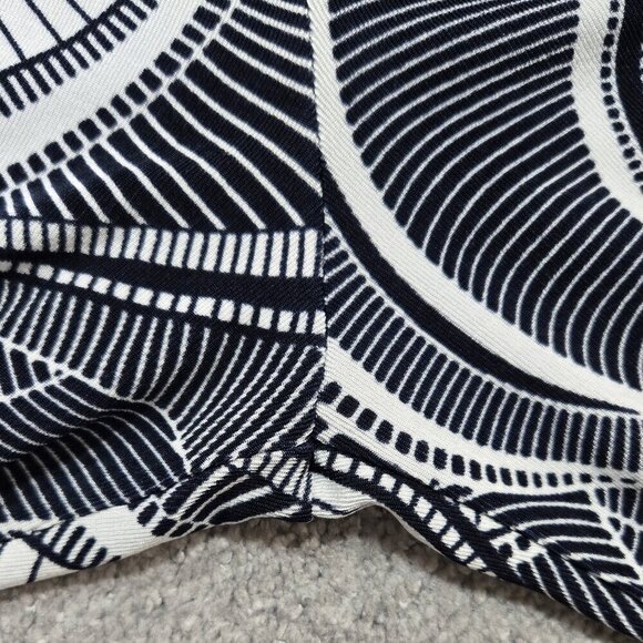 Chico's Travelers Navy Blue White Abstract Floral Fan Pull On Wide Leg Pants - Picture 10 of 10